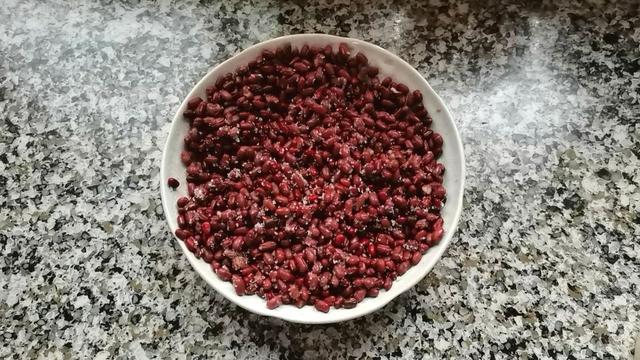 好吃又营养的红豆卷来了，做法简单，每次蒸一锅，上桌很快就光盘