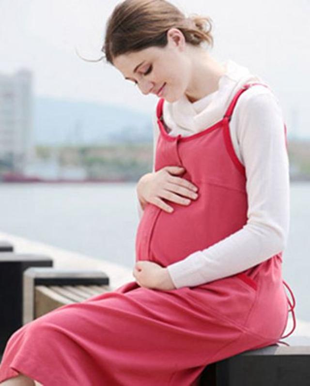 #你的育儿经#怀孕发福抢老公衣服穿,意外成就“霸气孕妇”,网友:优雅将军肚