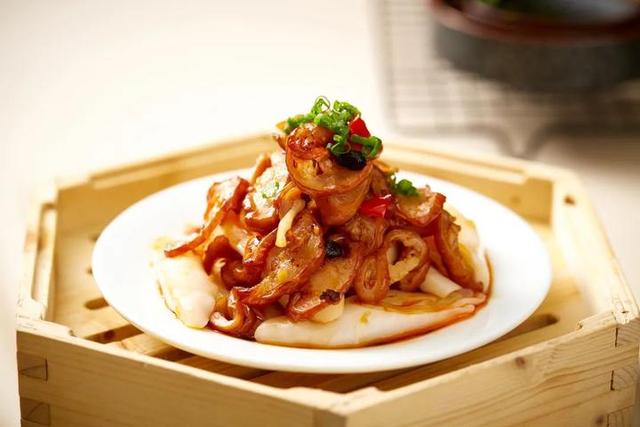 蝴蝶里秋冬新品上市，这家主打广式点心的茶餐厅三十年只专注手工制作，招牌乳鸽不容错过