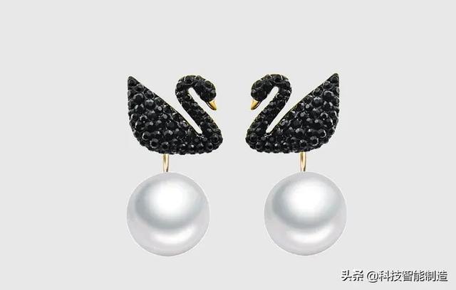 时尚探究社施华洛世奇火了125年的奢侈品牌，人造玻璃，价格却堪比天然水晶