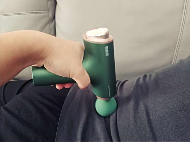 随身小精灵、按摩黑科技：倍轻松迷你筋膜枪体验