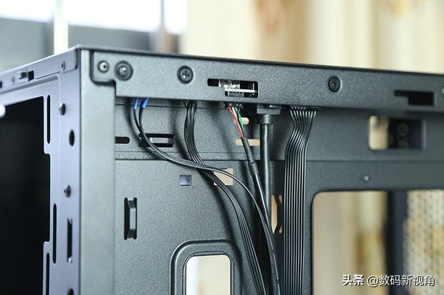 酷冷至尊智瞳MB400L侧透机箱助力旧平台轻松升级带光主机