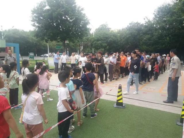 齐鲁东营资讯|亲亲宝贝欢迎“回家”——广饶街道中心幼儿园的开园第一天