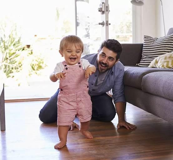 孩子走路内八，跟这两个习惯有关，发现了趁早纠正