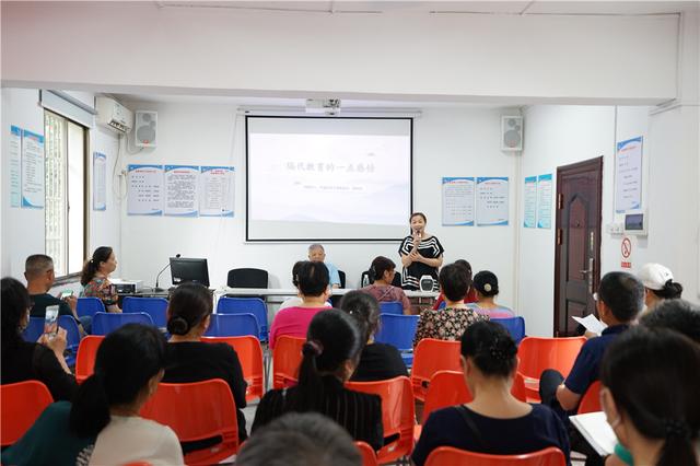 超幸福一家|学隔代教育之道，浏阳河幼儿园邀请爷爷奶奶听讲座