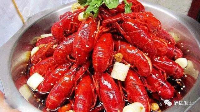 [你的育儿经]通红的诱惑，浓郁喷香，一口吸一个，一口嗦一个，孩子吃的很过瘾