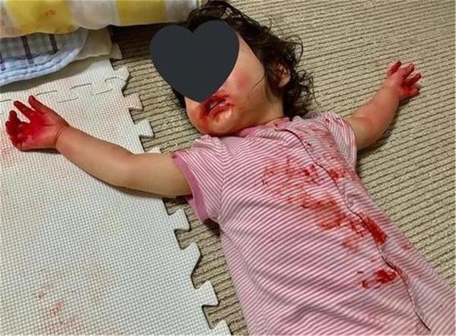 「超级宝妈」宝妈留女儿在家午睡，回家后第一眼被吓哭了，网友：这妈心真大！