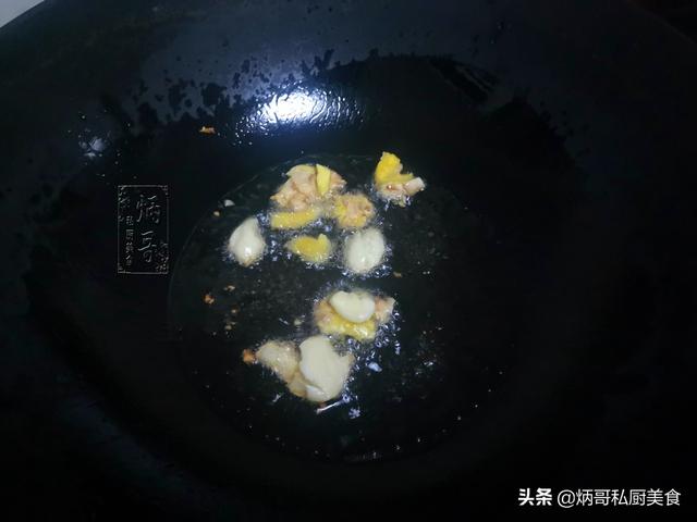 大虾和它是天生一对，简单焖一锅热气腾腾就出锅，天冷吃它不怕冷