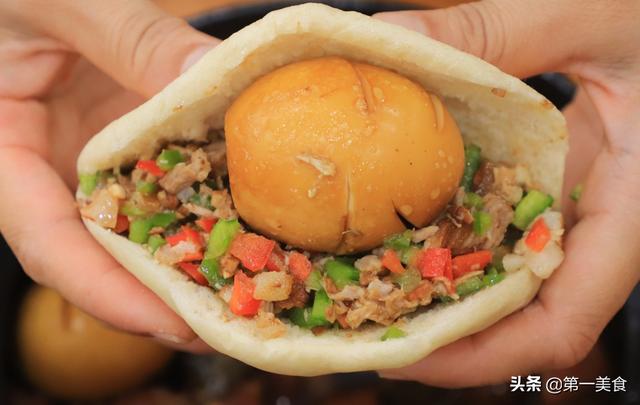 正宗肉夹馍放不放青椒？老师傅详解从烙饼到卤腊汁肉