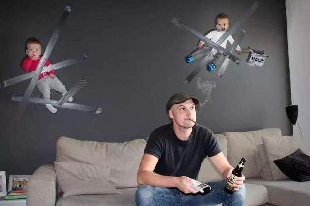 [超级宝妈]宝爸带娃，结果把宝妈毕业证涂毁了，网友：父子一起跪搓衣板