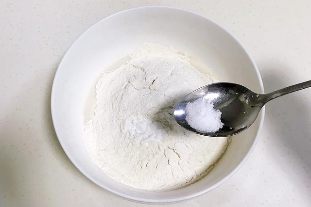 童年记忆，葱香苏打饼干，在家完美复刻，做好不硬酥到掉渣