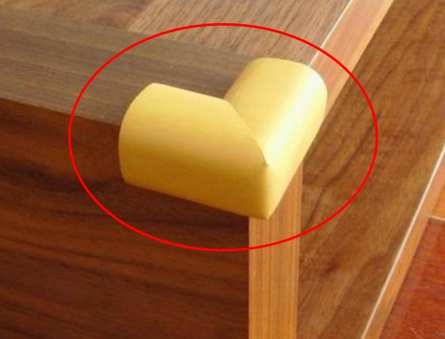 1岁宝宝摔下床，妈妈的做法让婆婆直呼冷血，医生却说：做的对