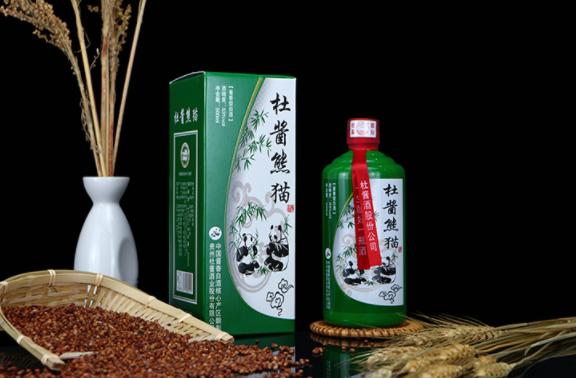 茅台酒是中国的国酒，都是限量发售，而这些“白酒”全是假的酒