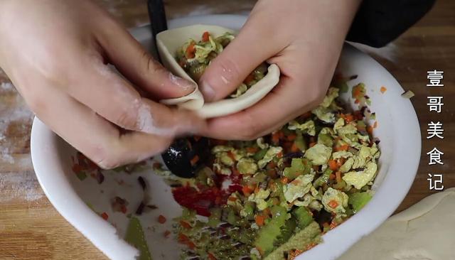 年夜饭洋葱这样做，比吃肉还香，营养又解馋，一大锅上桌就抢光