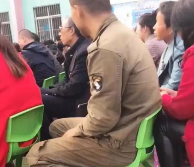 「你的育儿经」“妈，你让我很没面子”孩子在家长会上的话，撕开底层家庭的心酸
