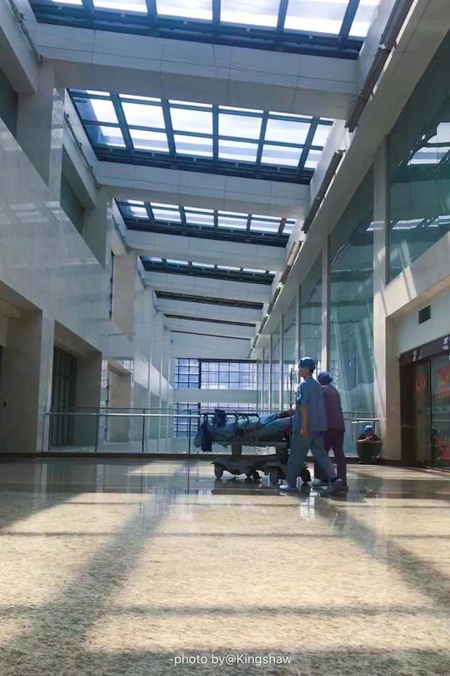 外科医生|“男子看完报告后比耶，我相信他读到一个好消息”，杭州医生“二楼后座”图文今天刷屏