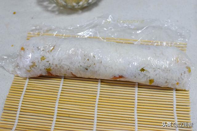 早餐主食别老是包子馒头，卷个饭团当早餐，孩子吃得可香了