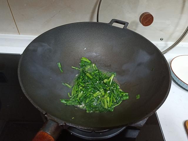 18线小城镇老两口的晚餐，10元钱成本，热乎鲜美贼好吃