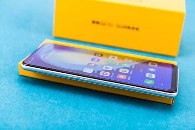 千元机也有旗舰质感？realme Q2 Pro素皮版太美了