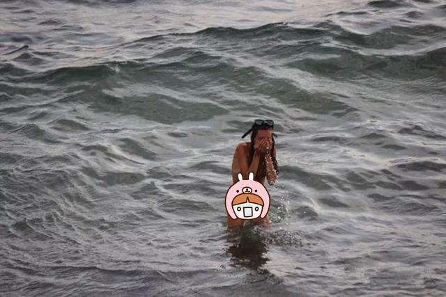 超级宝妈▲“最强悍产妇”在海中游泳生娃，这种方式很少见，网友：不敢尝试