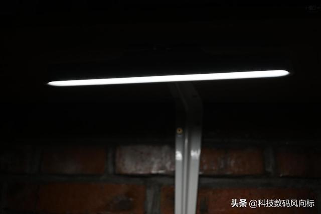 静能做台灯，动可变手电，倍思磁吸宿舍灯体验