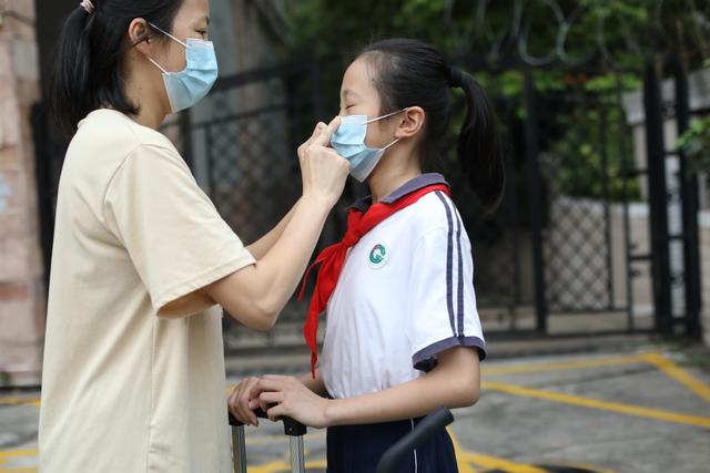 广州日报■“神兽归位”，家长们的心情是这样的……