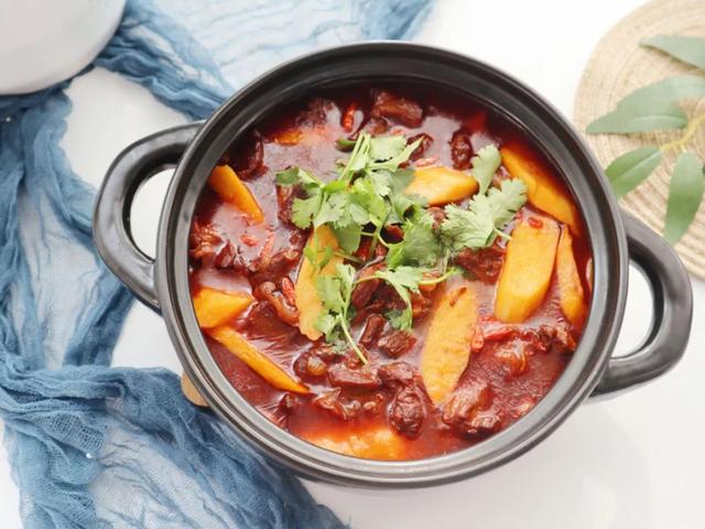 红焖羊肉山药煲：温补暖胃，大口吃肉简直不要太过瘾