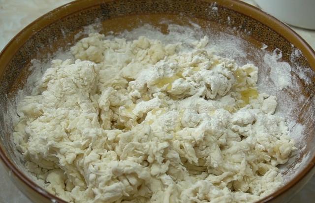 冬天就爱做这锅烙饼，不用发面也软和，薄皮大馅，一次至少吃5张