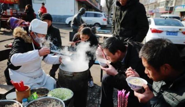 山西最有“特色”的美食，5块钱一碗能无限续杯，外地人却很嫌弃