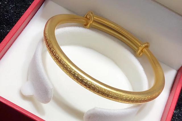 时尚迪科30多克的黄金手镯，有哪些款式时尚大方，适合30多岁女人佩戴