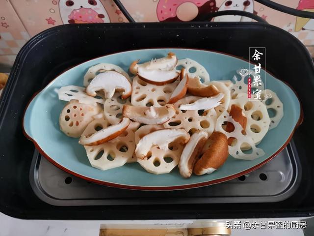 家常蒸鸡块，加点菌蔬，蒸一蒸出锅，鲜嫩味美