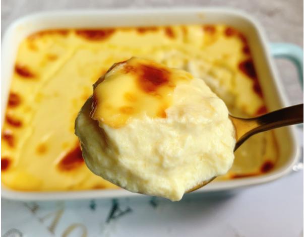 入口即化的奶香焦糖布丁，孩子的最爱，1勺接着1勺吃不停