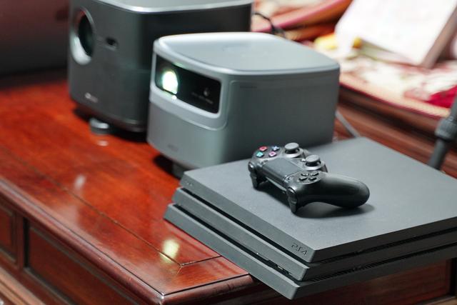 5000元档位投影对决——坚果J10、腾讯极光T6对比测评