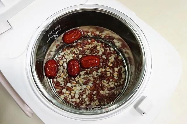 天气凉别再吃冷饮了，试试这道甜品吧！超级好吃又补气血哦