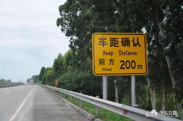 在高速上开车，怎样保持安全距离？你真的知道吗？
