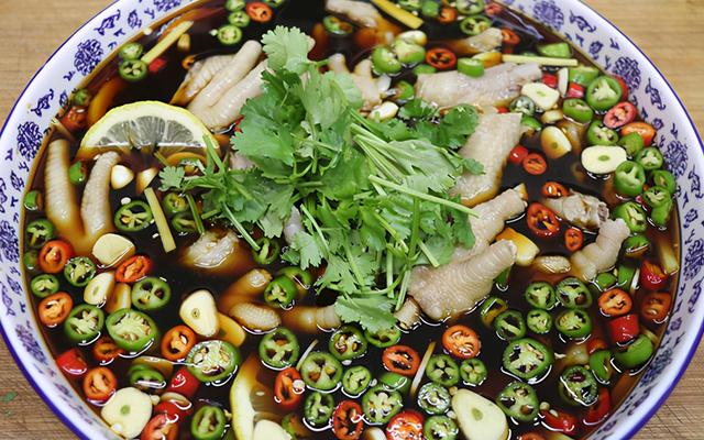 鸡爪最好吃的做法，柠檬凤爪，酸辣脆爽，可当下酒菜，可作小零食