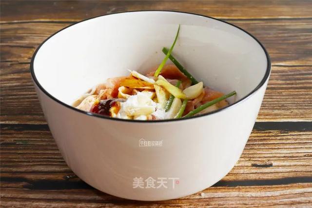 天冷了，自制一份香喷喷的煲仔饭！有菜有肉，越嚼越香