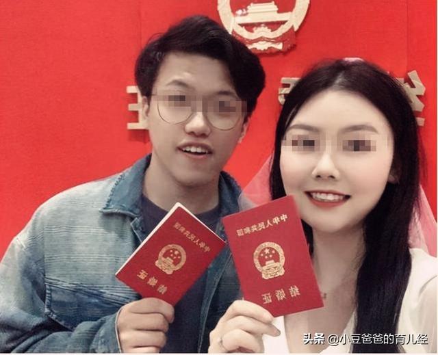 夫妻俩“罕见结婚证”火了，工作人员以为眼花，网友：孩子该叫啥