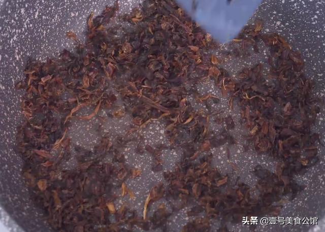 用手抓饼分享一款早餐锅盔，酥脆咸香，简单营养，吃一次念念不忘