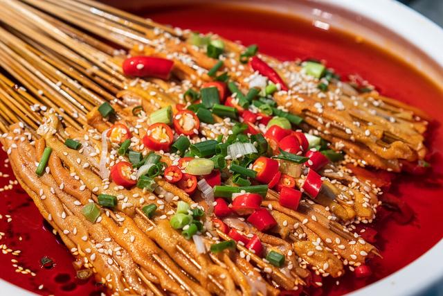 口舌生疮，反反复复，引发口腔溃疡的6个不良因素，尽量改掉它们