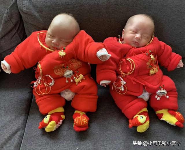 超级宝妈@早产的双胞胎兄弟，如何从干瘪小老头，逆袭为两个胖嘟嘟的小肉球