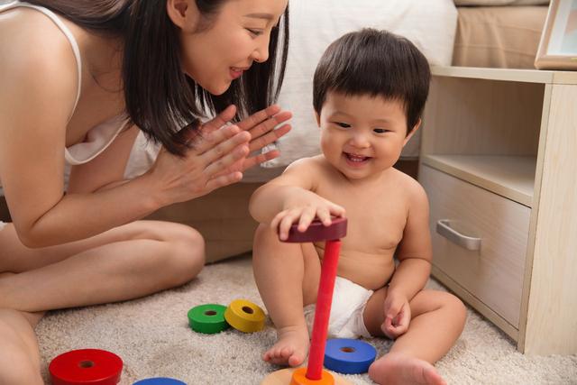 『你的育儿经』如何顺利应对婴儿依恋关键期？给新手宝妈支新招