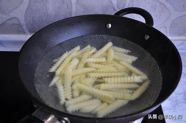 土豆|一块钱的土豆，切一切，煎一煎，加点料拌起来，原来这么好吃