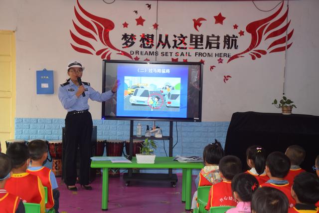 安全港|靖远交警为幼儿讲解交通安全