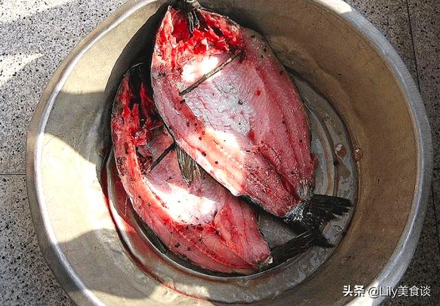 冬天腌鱼时，直接抹盐就错了，多做一步，鱼肉鲜香紧实，还没腥味