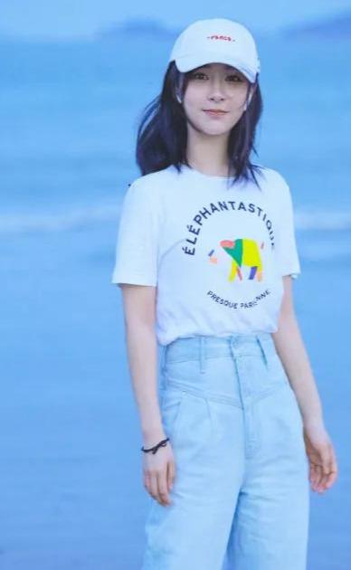 蠢萌小萝莉|杨紫最新海边照传遍全网，“荔枝眼”被万人夸