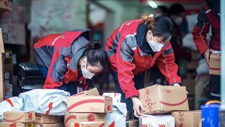 「上观新闻」骑手小哥亲眼目睹武汉一天天好起来，上海市民实测快递“史上最快”