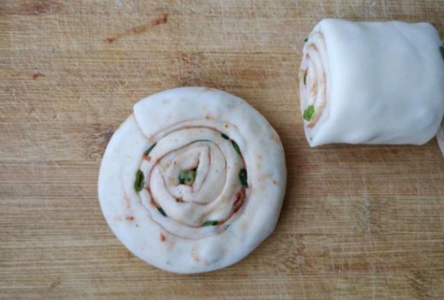 腐乳味的葱香饼，味道好吃，这才是真香