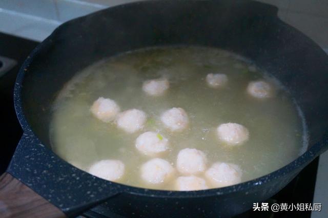 超级宝妈：进入春天，不吃肉也要吃这丸子汤，一周吃2次，宝宝长高个