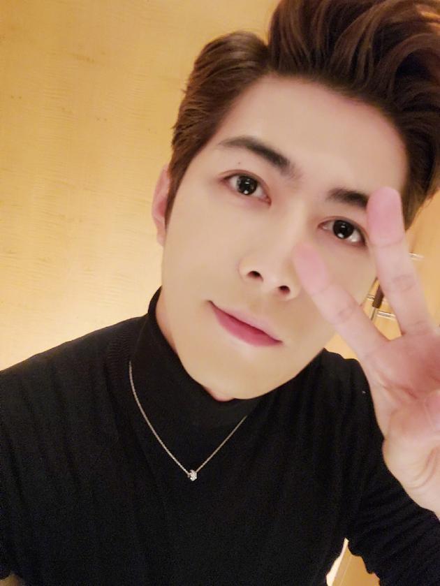 #中国青年网#新歌上线众星打call 陈学冬写122位好友名字致谢